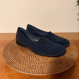 Trotters Elegant Navy Women's Loafers